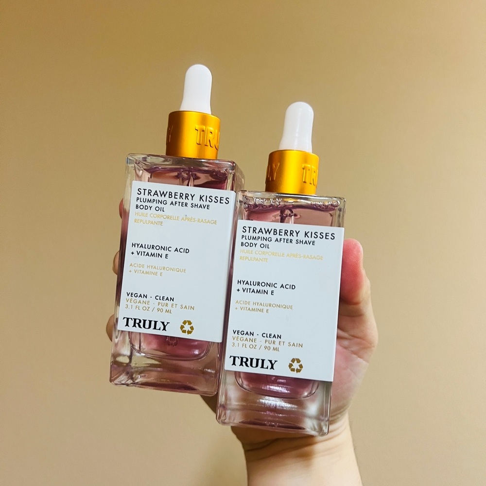 2X TRULY Strawberry Kisses PLUMPING AFTER SHAVE BODY OIL Body Oil